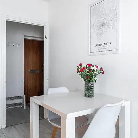 Apartment Compact With Balcony Next To Railway Station *