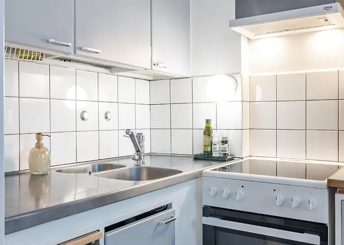 Lejlighed Compact With Balcony Next To Railway Station *